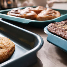 Load image into Gallery viewer, Nest Bake 3pc Baking Tray Set
