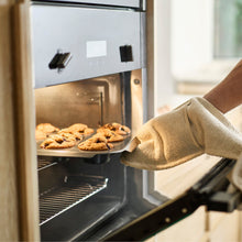 Load image into Gallery viewer, Nest Bake 12 Cup Muffin Pan
